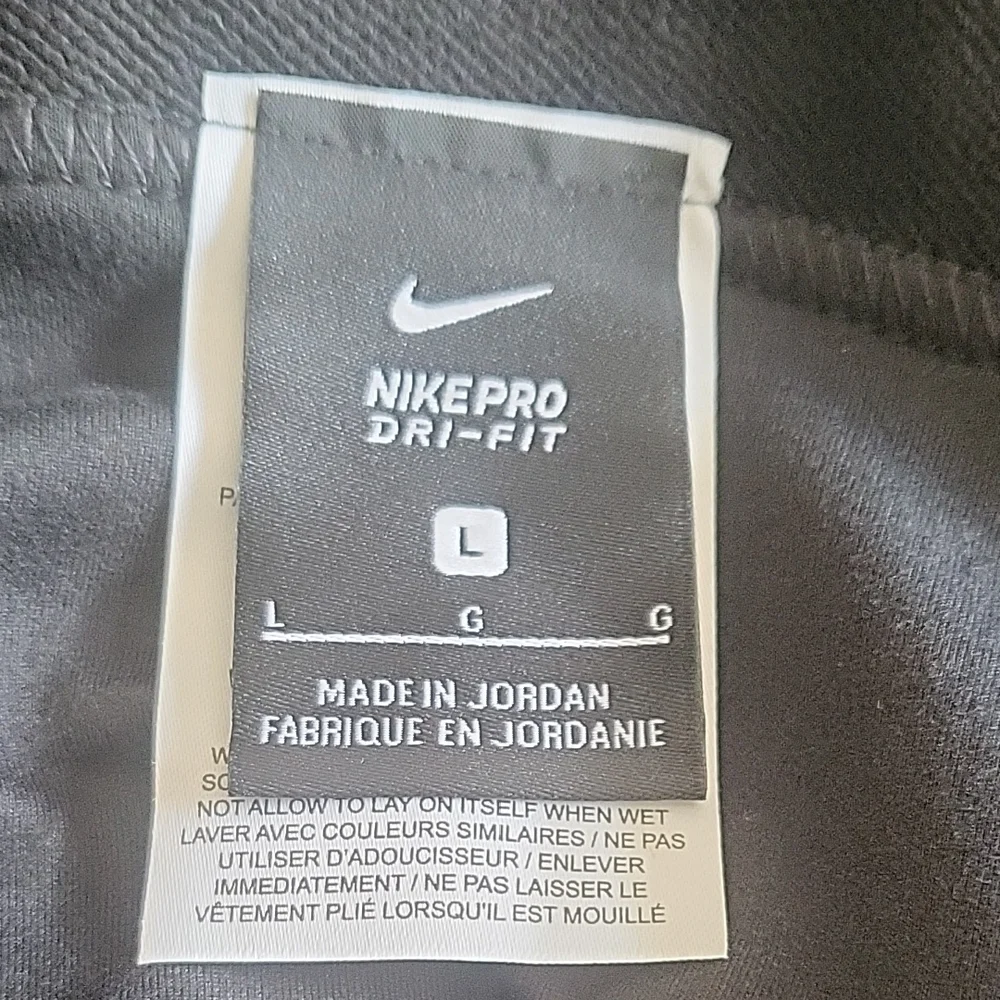 Nike Black Leggings with Gold Logo - Picture 4 of 8